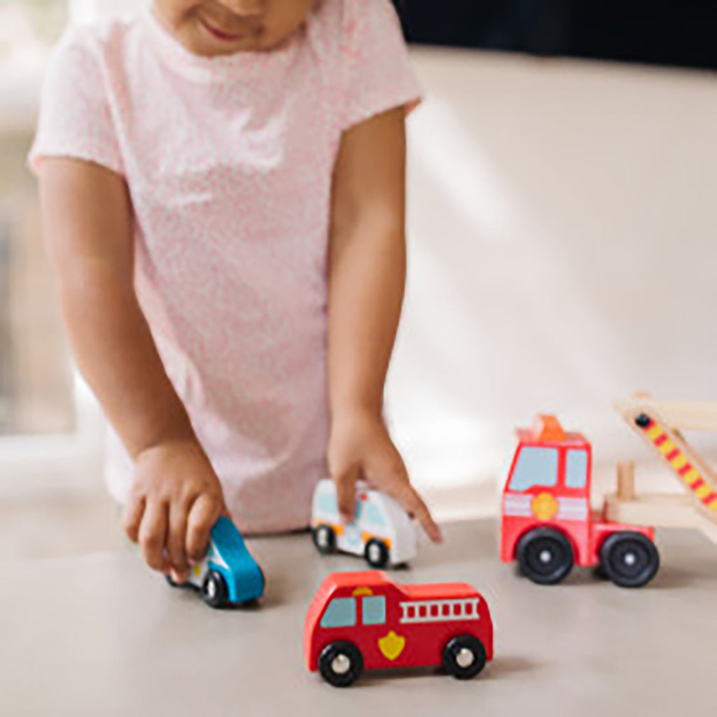 Melissa & Doug Träleksaksbilar, Biltransport med räddningsfordon