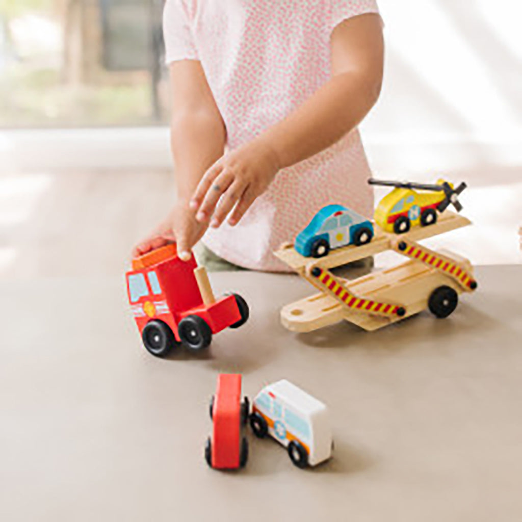 Melissa & Doug Träleksaksbilar, Biltransport med räddningsfordon