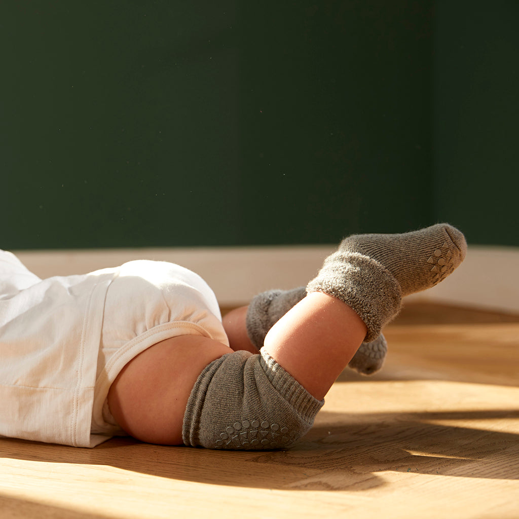 GoBabyGo knäskydd med gummiduttar, Soft pink