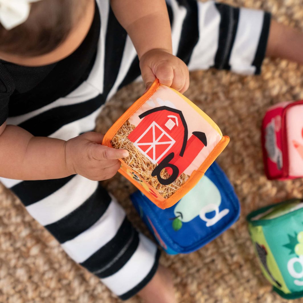 BABY Einstein Alpha Stacks™ mjuka aktivitetsklossar