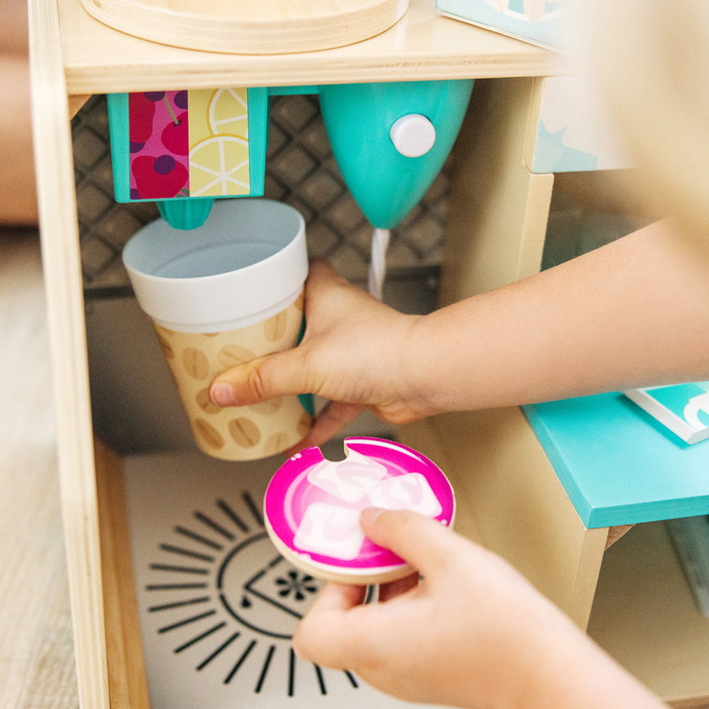 Melissa & Doug Träleksak, Barista Kaffebar - 35 delar