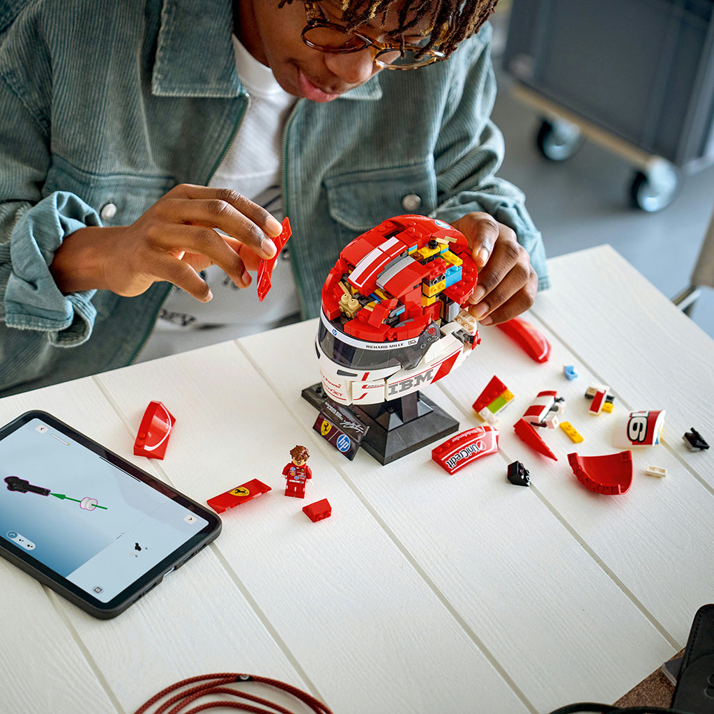 LEGO® Editions Scuderia Ferrari HP Charles Leclerc-hjälm