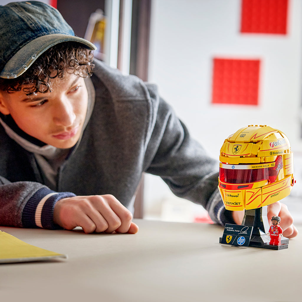 LEGO® Editions Scuderia Ferrari HP Lewis Hamilton-hjälm