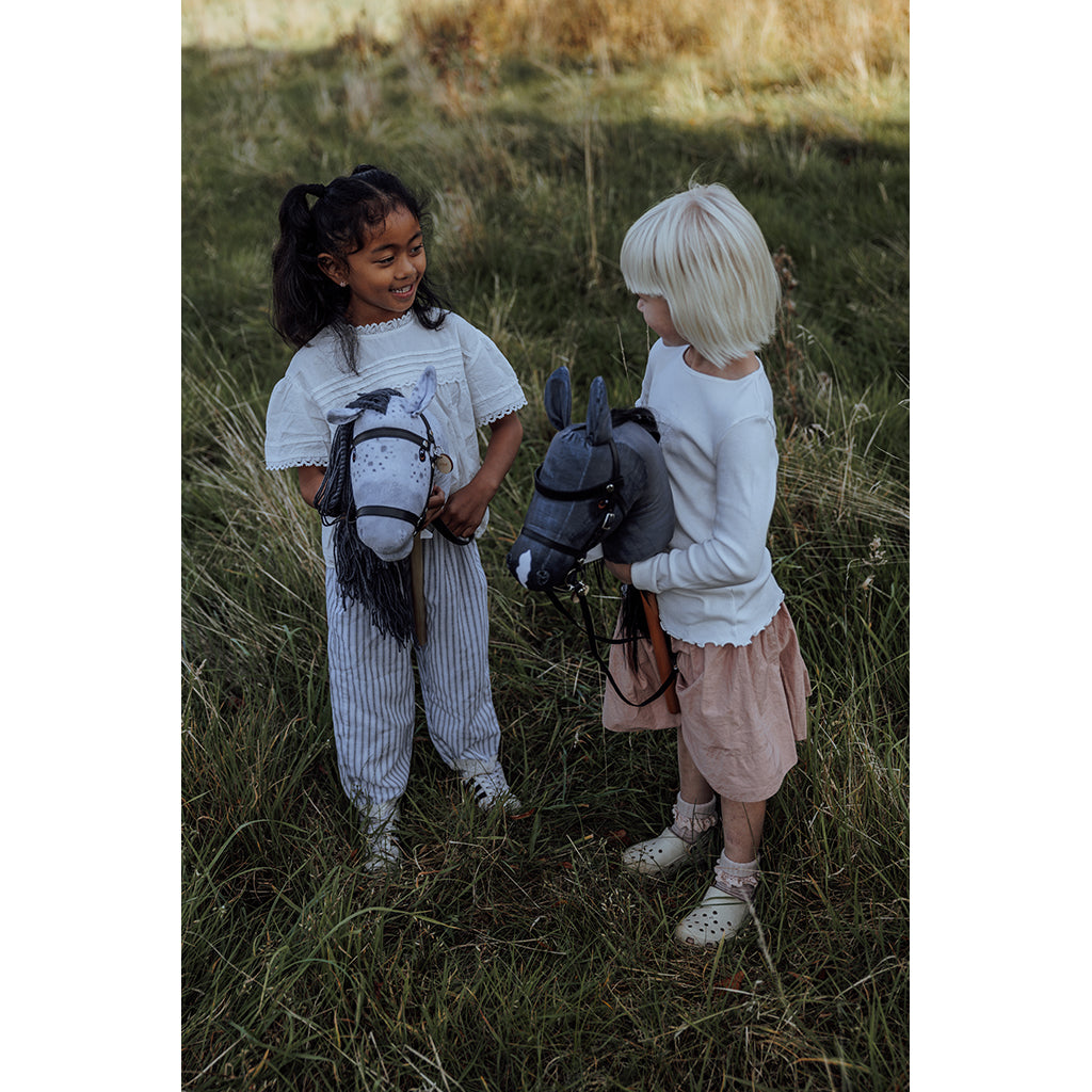 By Astrup Kæphest, Magic – Fläckig