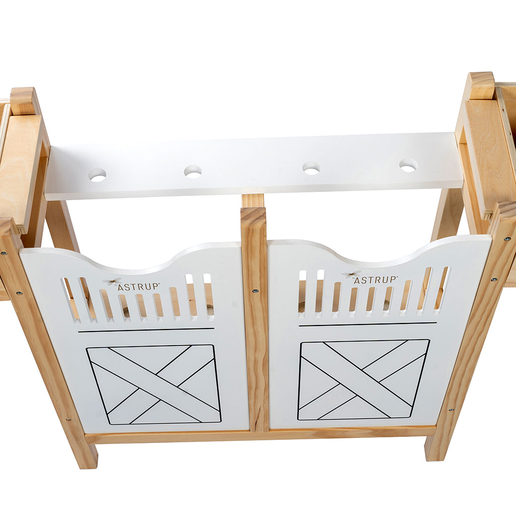 By Astrup Hästbox för 4 käpphästar