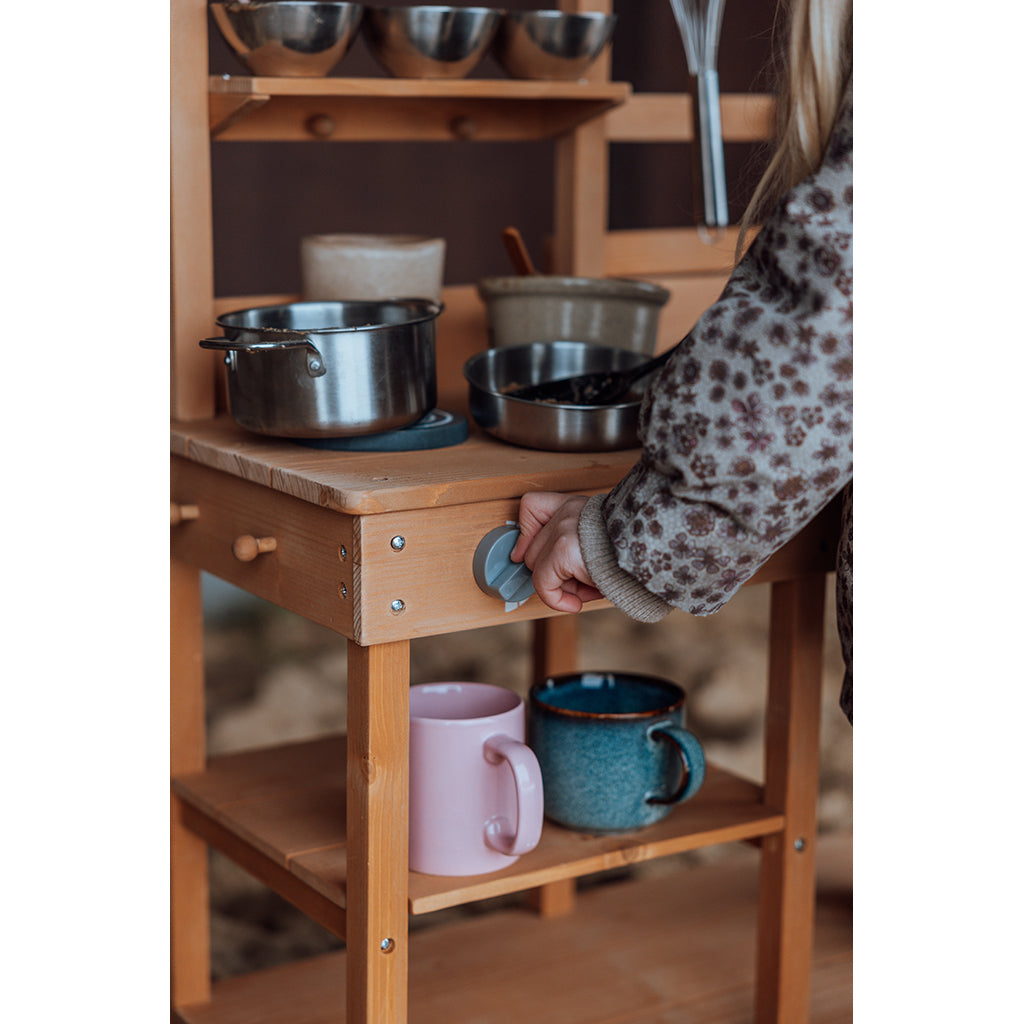 Mamamemo Mudkitchen, utomhuskök i trä för lek med lera