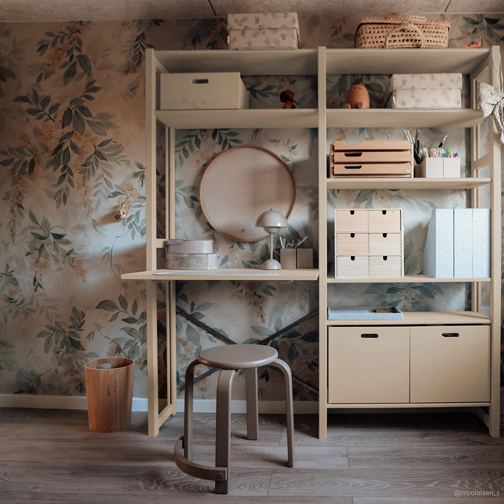 By Aulum Agger Stor Stigereol med skrivbord, flera storlekar – Sand