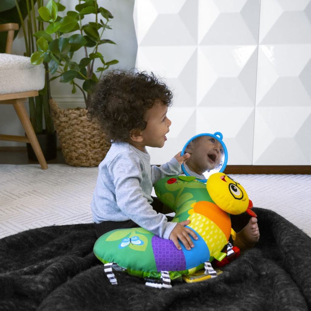 BABY Einstein Cal-a-Pillow™ Aktivitetsleksak för magträning