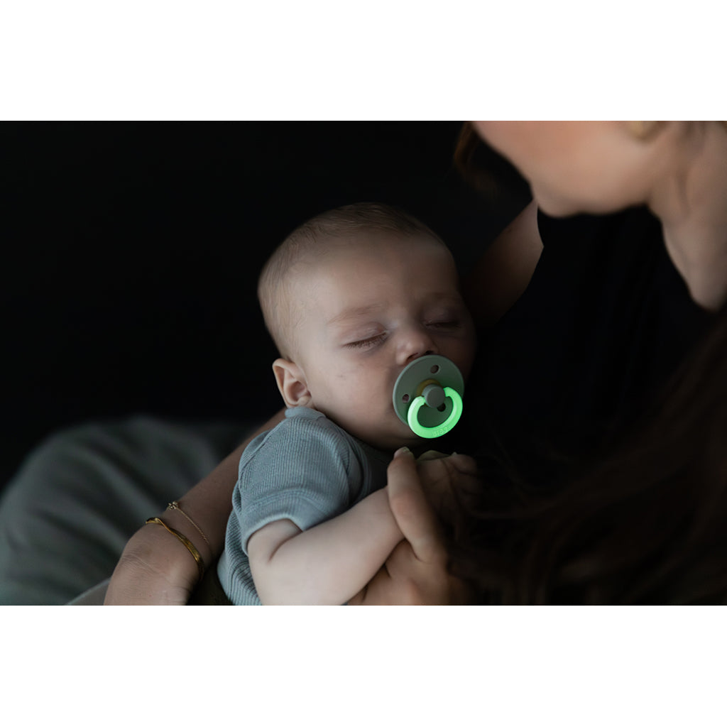 Bibs napp av naturgummi, storlek 2 - Baby Blue GLOW