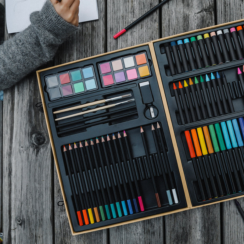 Kreativ kunstpakke med maling, farveblyanter og tuscher til børn