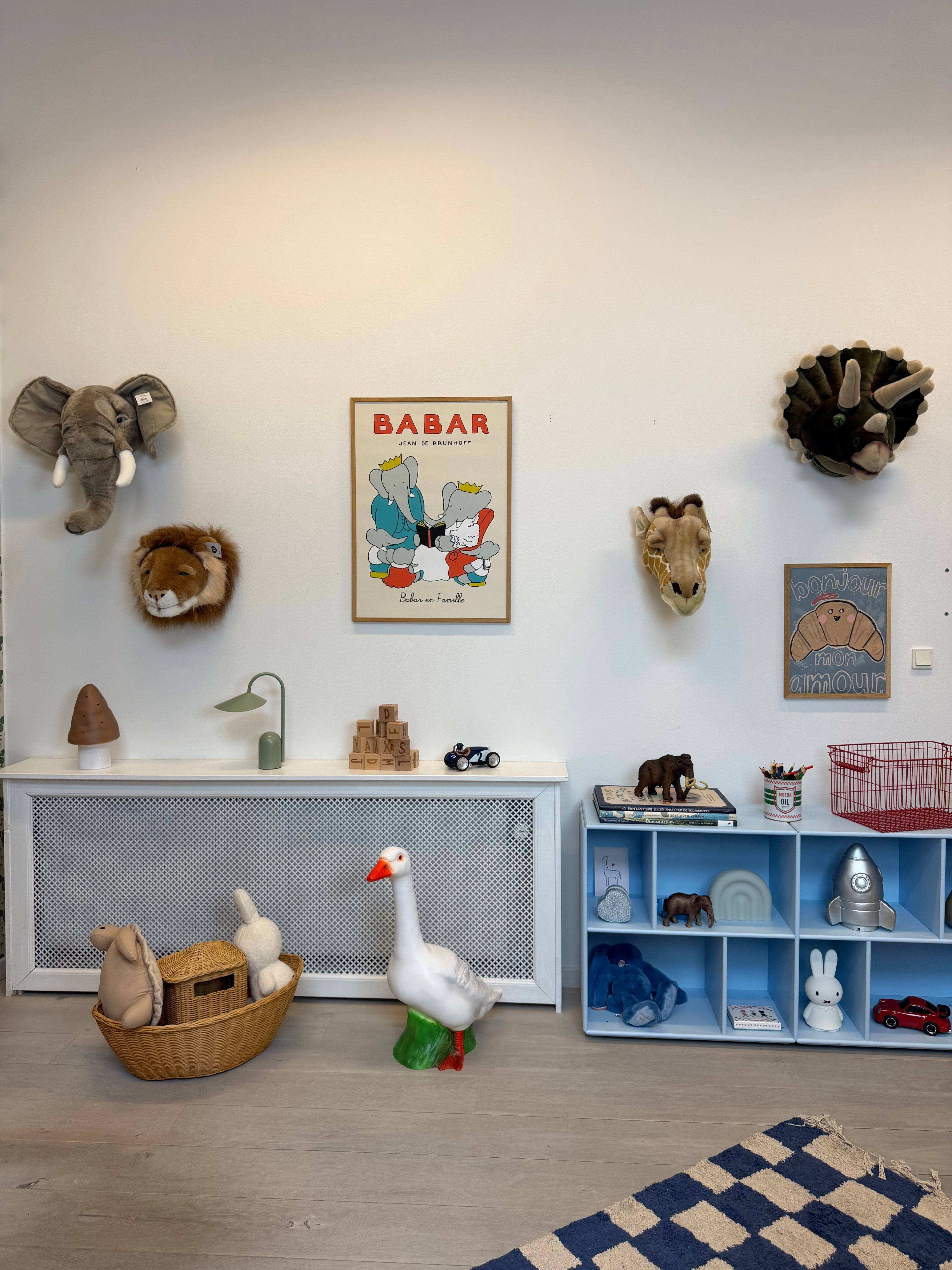 Brigbys djurtrofé till väggen, Dino