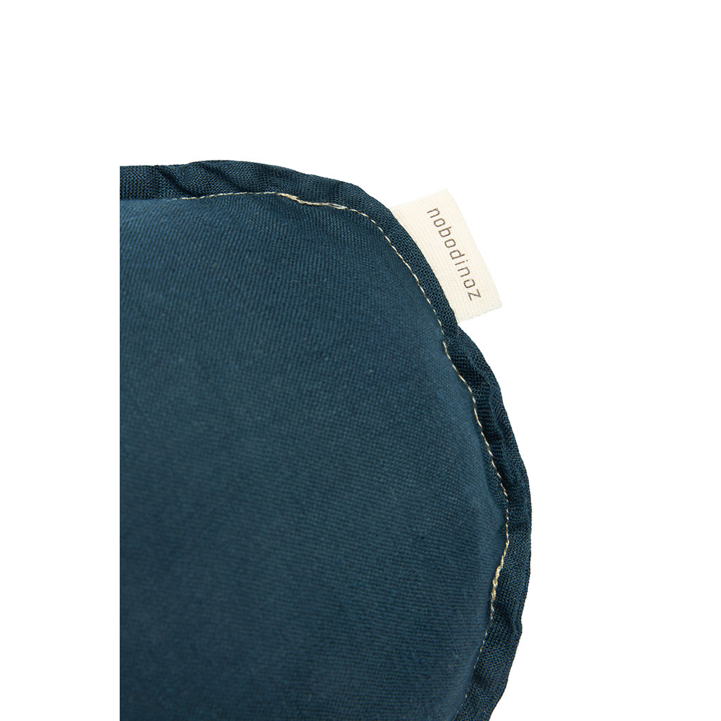 Nobodinoz skykudde, tvättat franskt linne, fågelbroderi - Deep blue