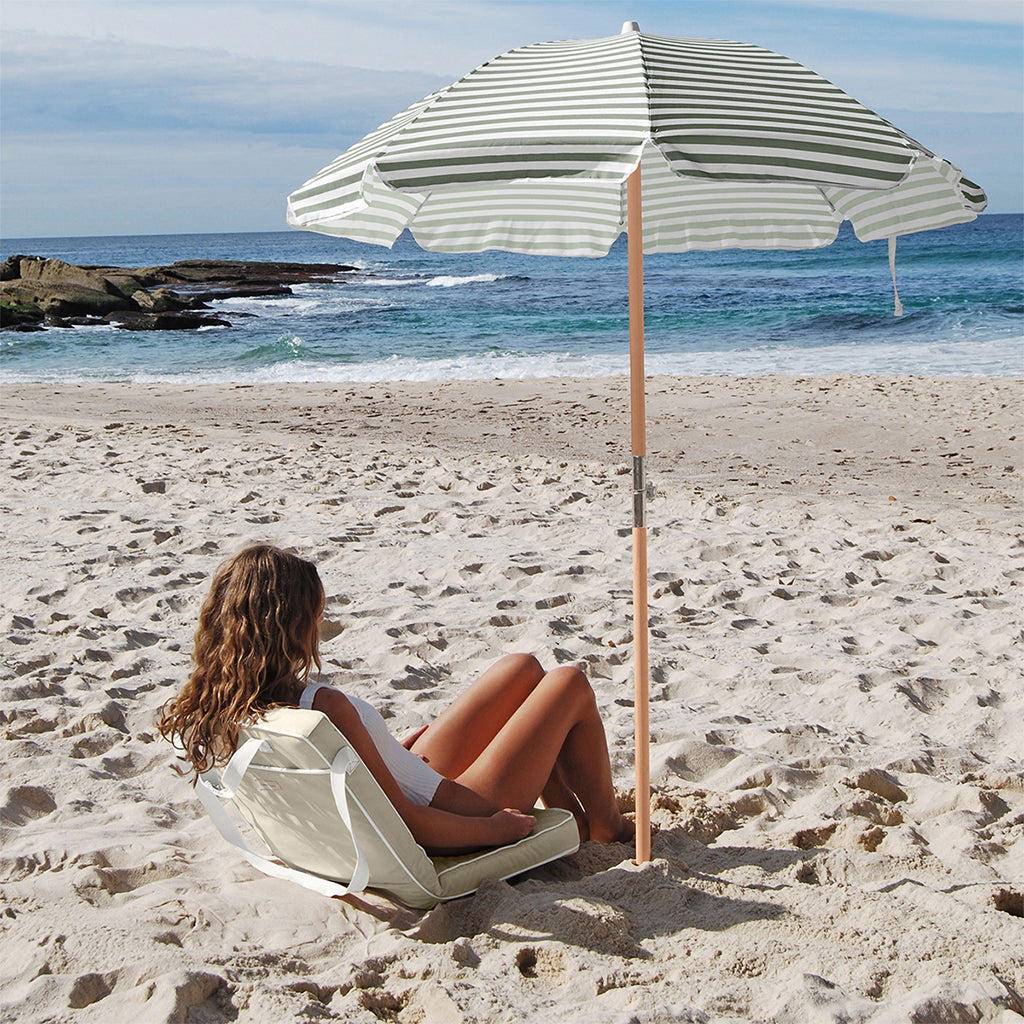 Sunnylife Luxe strandparasol, UP50+ faktor – Seagrass stripe