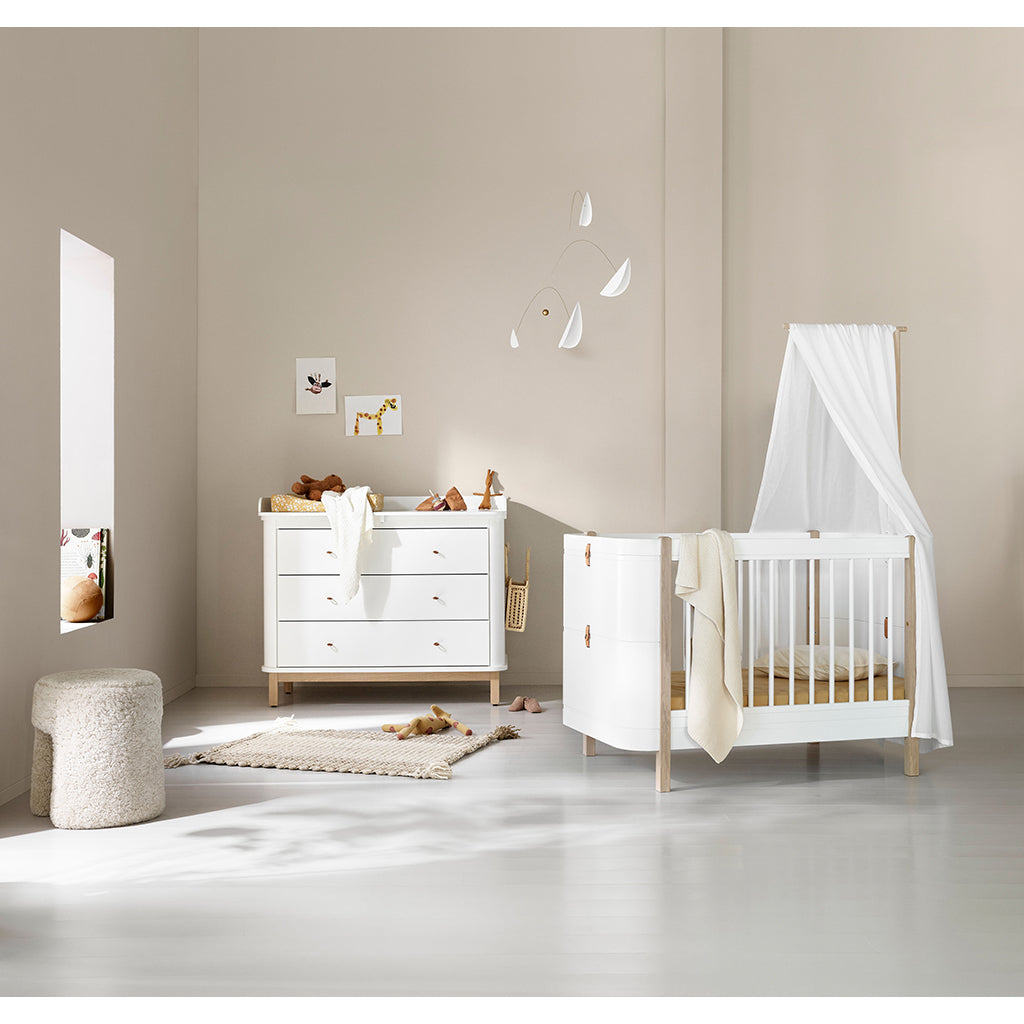 Oliver Furniture Wood skötbord med 3 lådor och stor skiva - Vit/ek