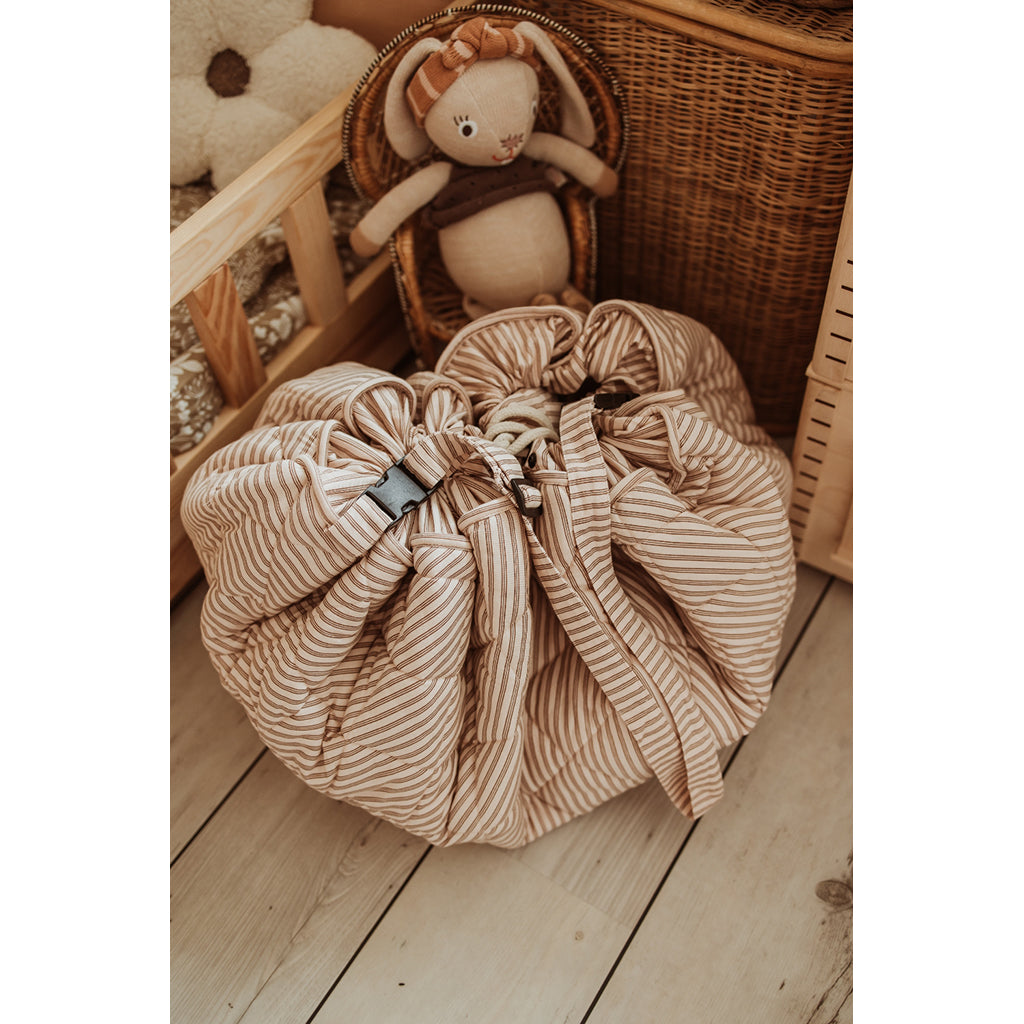 Play&Go Två-i-en babytäcke, ekologiskt – Stripes brown