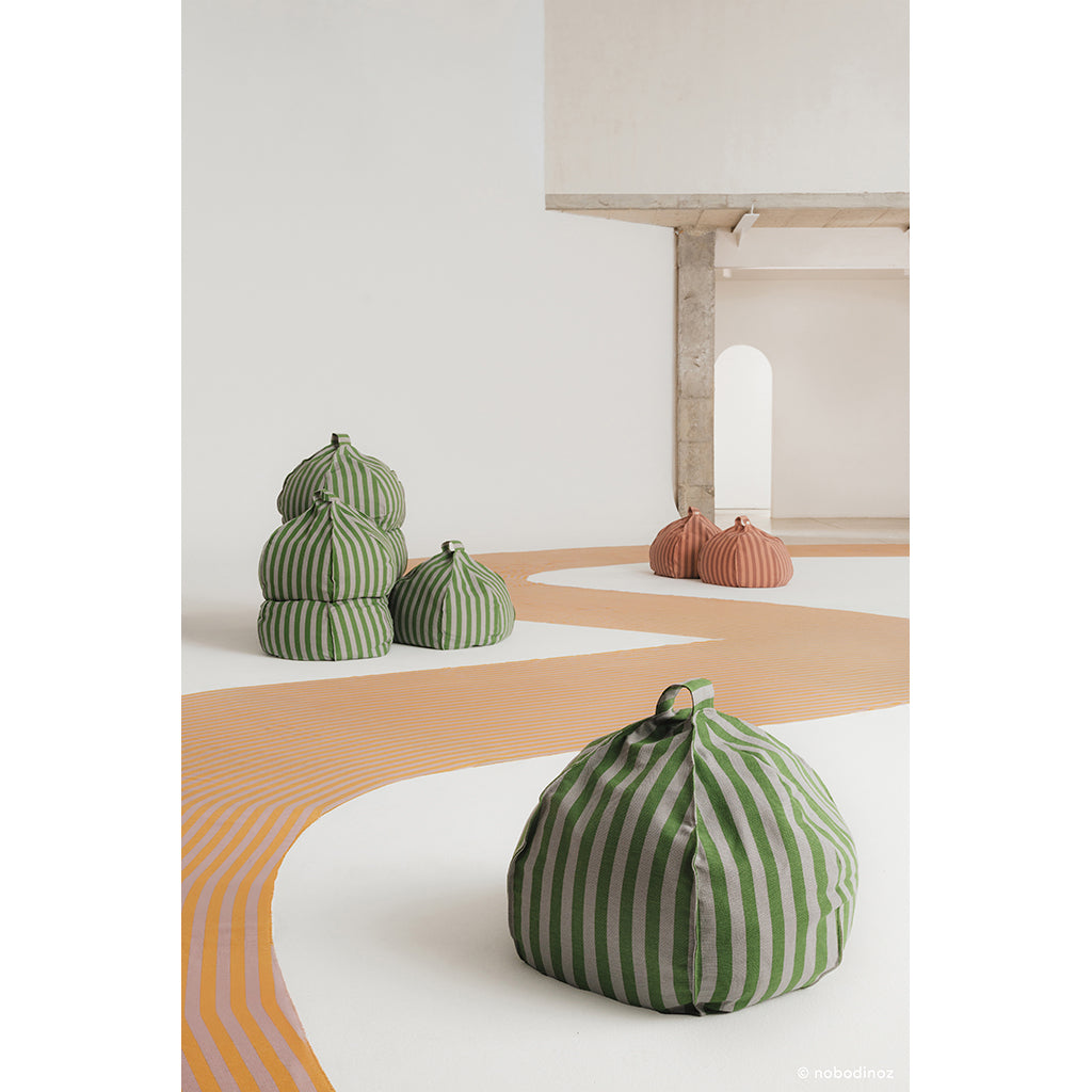 Nobodinoz quiltad rund sittpuff, Vibes - Pink mauve stripes