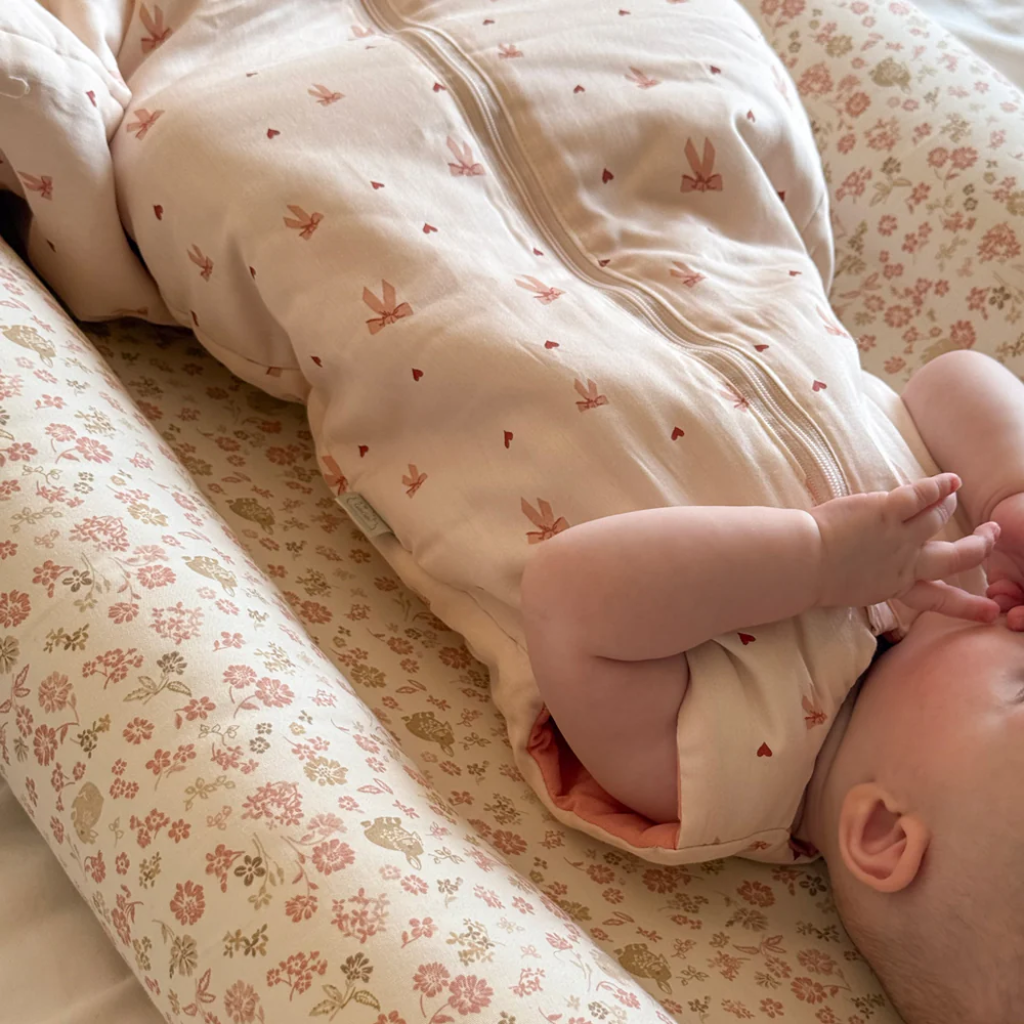 Cam Cam sovepose, Bows - 0-6 mdr.