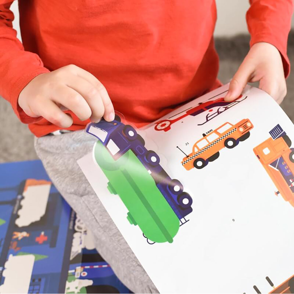 Poppik klistremosaik i papir, Plakat og 44 klistermærker - Køretøjer