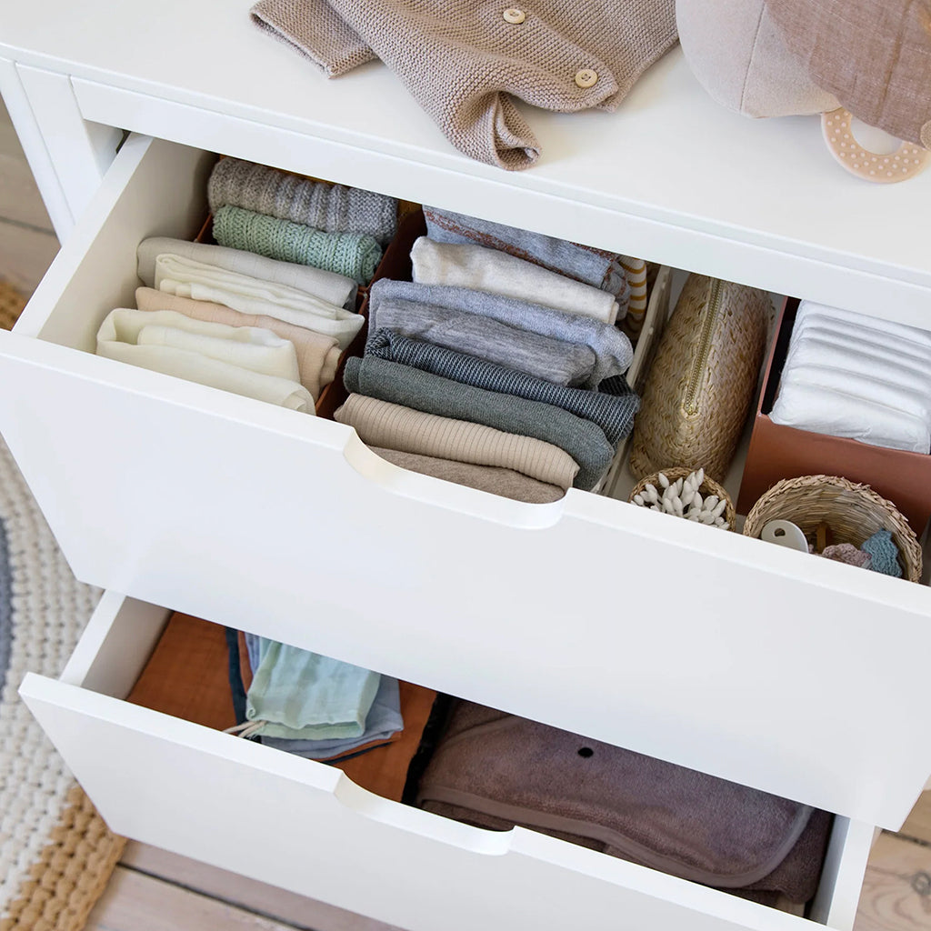 Sebra skötbord i trä, 2-i-1 design med lådor - Classic white