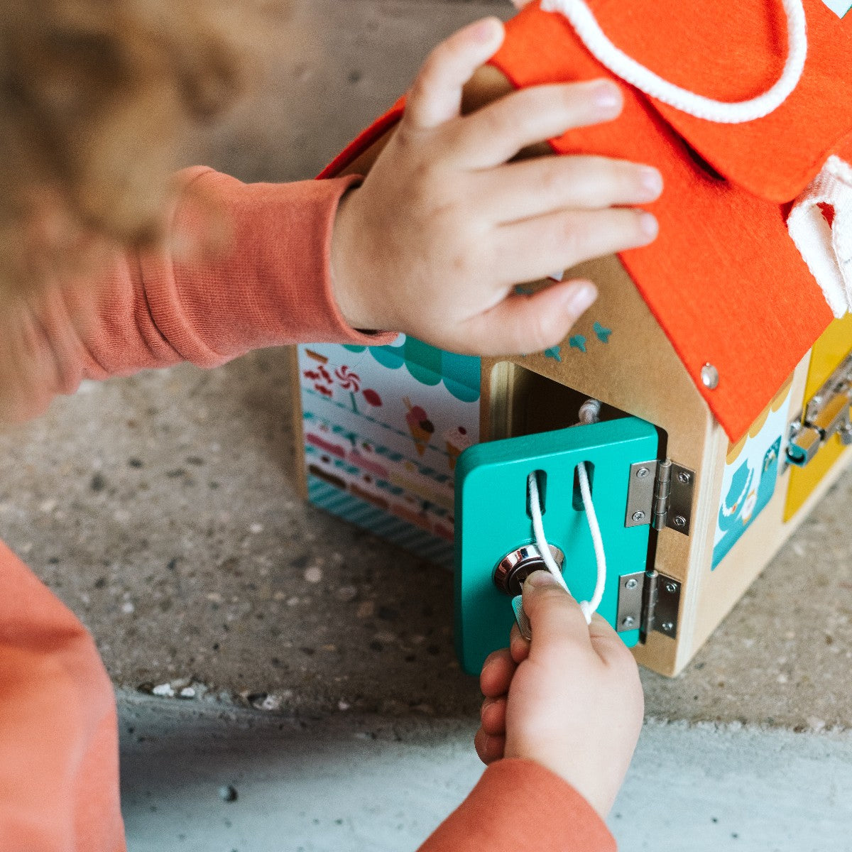 Lilliputiens aktivitetshus, Öppna och stäng