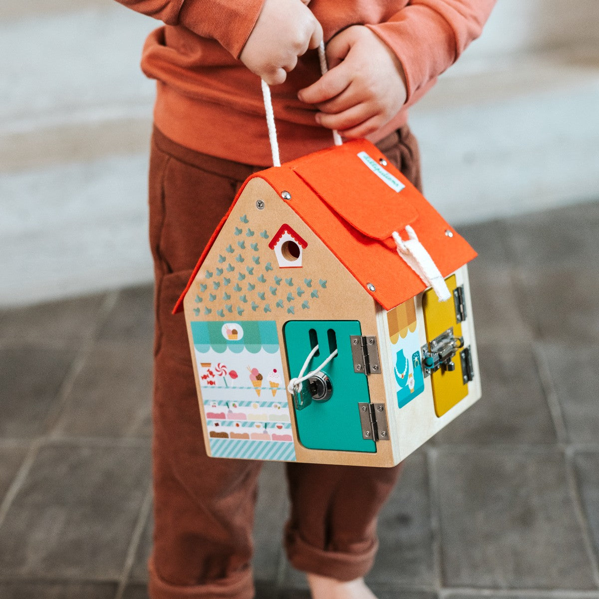 Lilliputiens aktivitetshus, Öppna och stäng