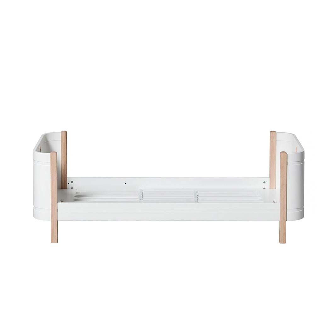 Oliver Furniture, Wood Mini+ juniorsäng - vit/ek ( LEVERANS I SLUTET AV MAJ )