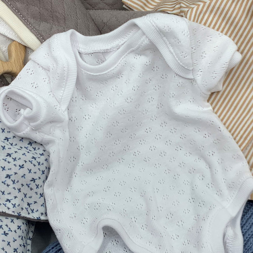 Así dockkläder till Leo och Leonora babydocka, str. 46 cm – Vit kortärmad bodystocking