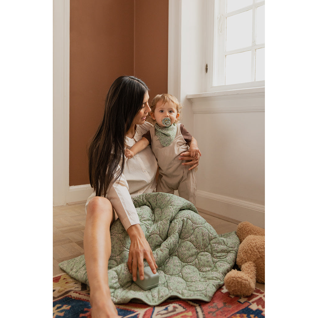 BIBS x Liberty quiltet babytæppe - Chamomile Lawn Violet Sky 942612291