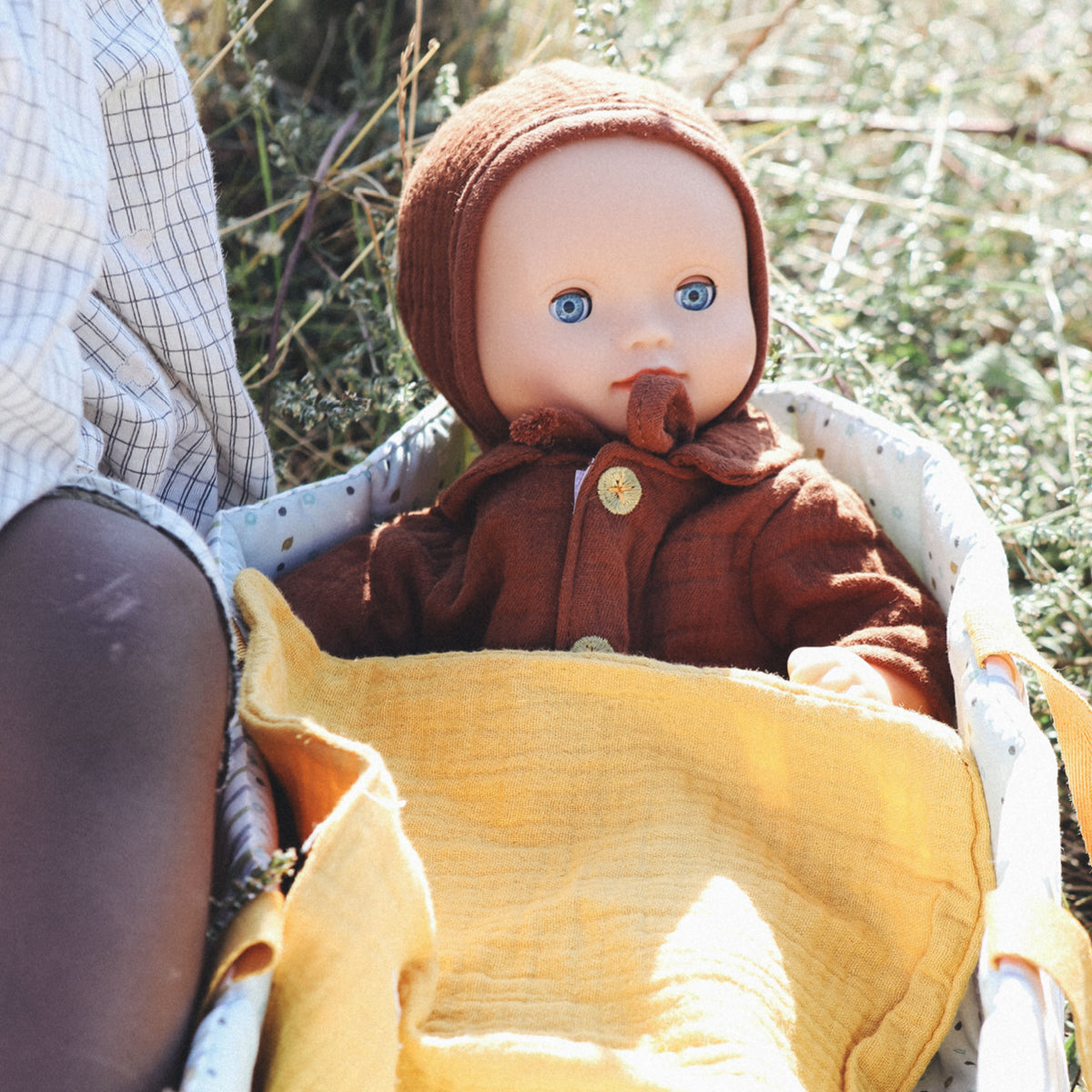 Djeco Pomea Docka, Canary