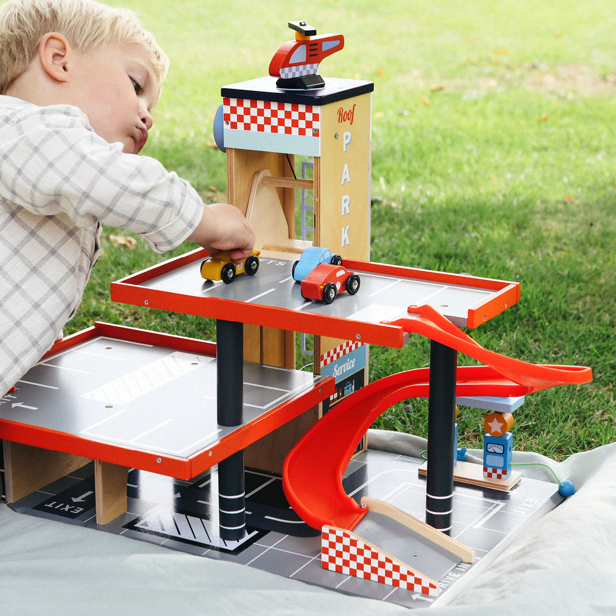 Tender Leaf, 5 arbetsfordon - Parkeringshus