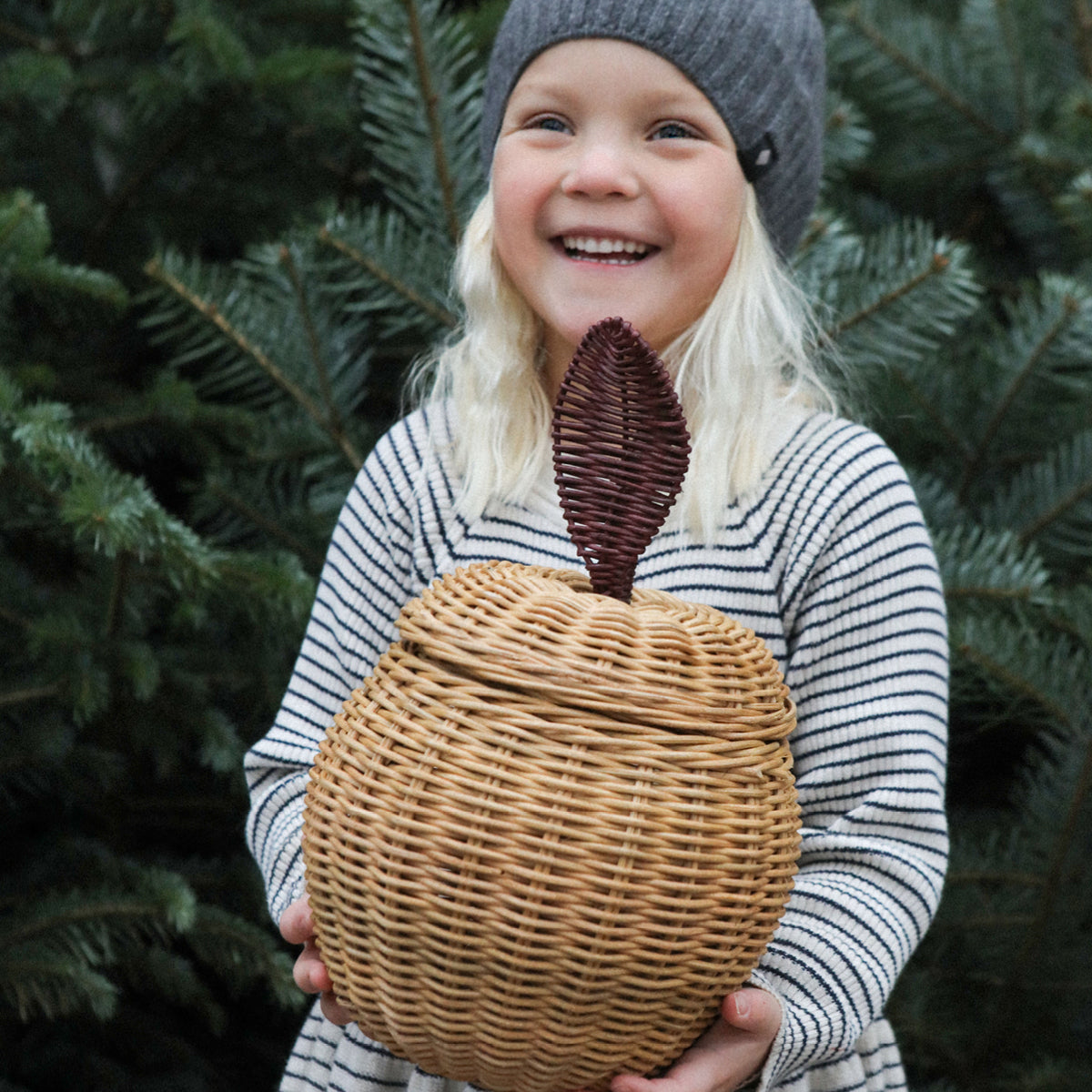 ferm Living Apple Storage, flätad korg i rotting – Small