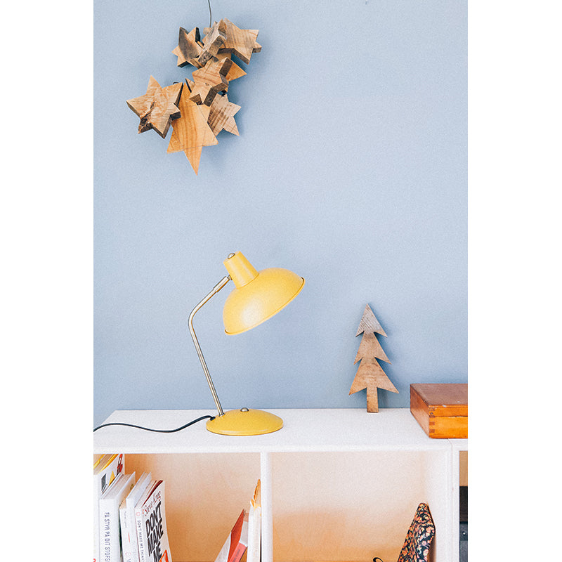 Leitmotiv Hood bordslampa i metall, Matt curry yellow