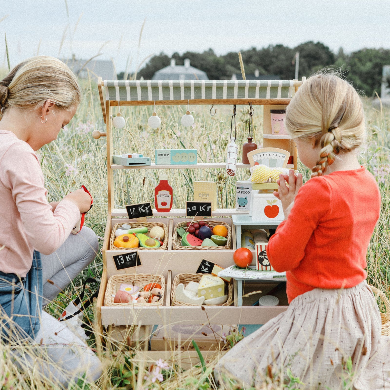 Tender Leaf, Marknadsstånd i trä