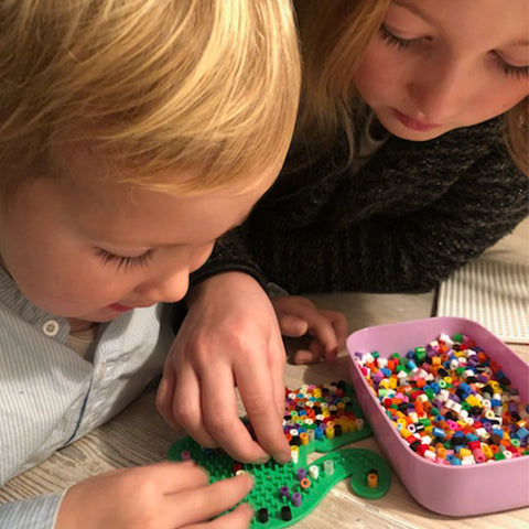 Perler og perleplader – kreativ efterårshygge med børnene