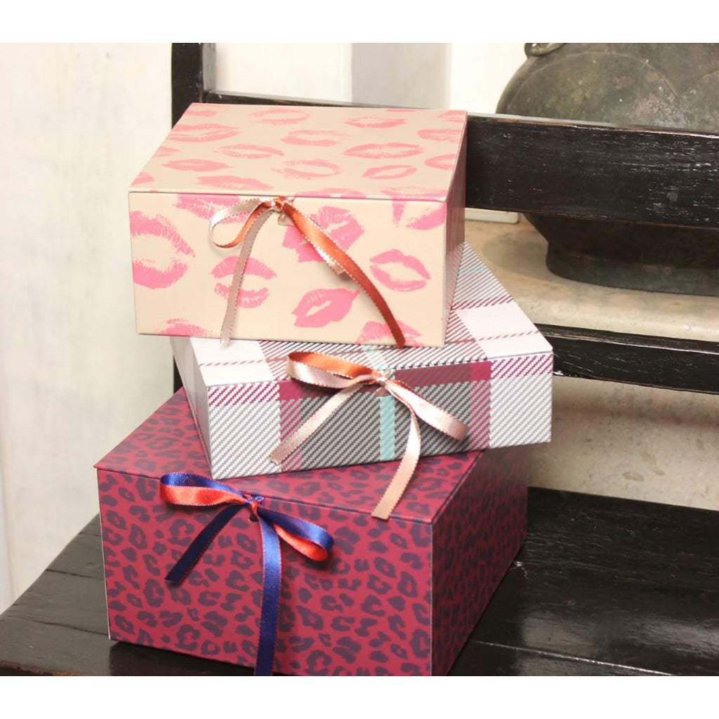 Daisy Boxes, Medium Box - Leo burgundy