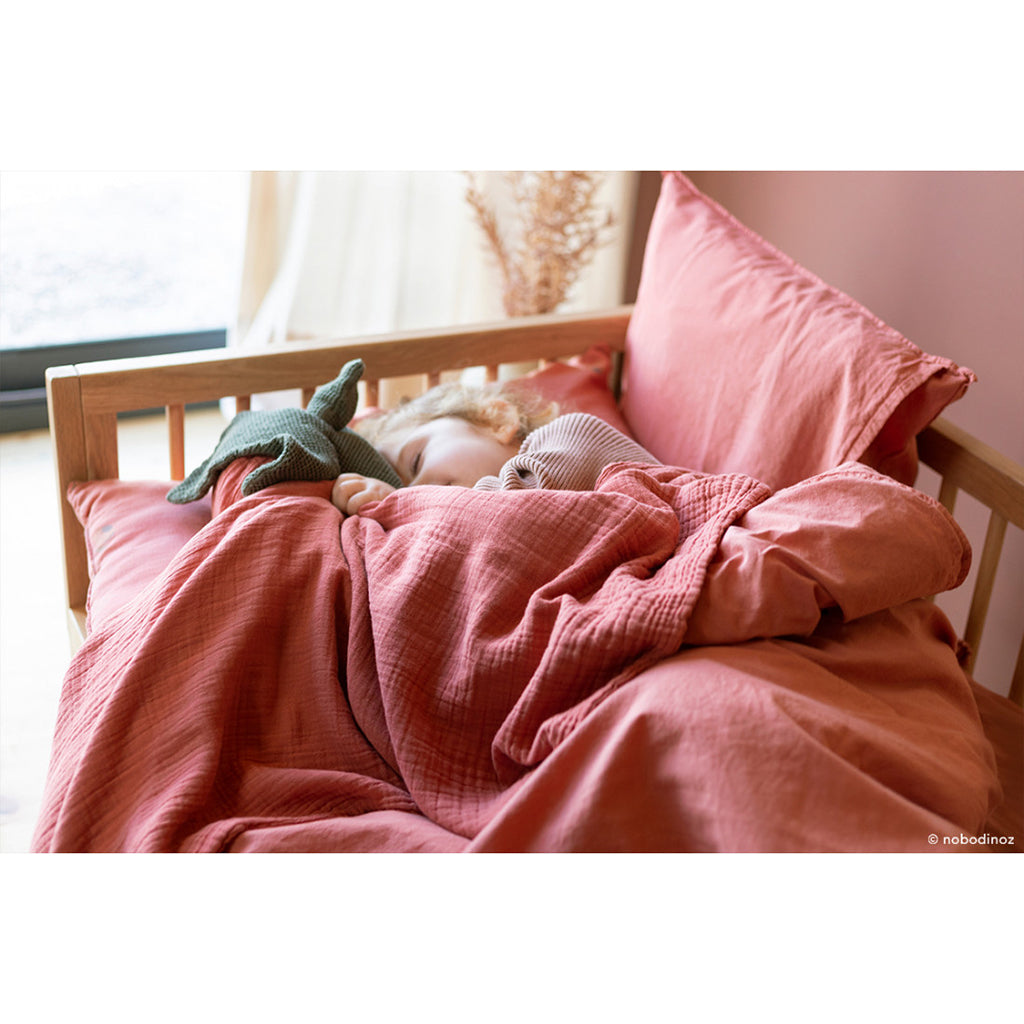 Nobodinoz babytäcke, Wabi Sabi double muslin, 65 x 100 cm - Rosewood