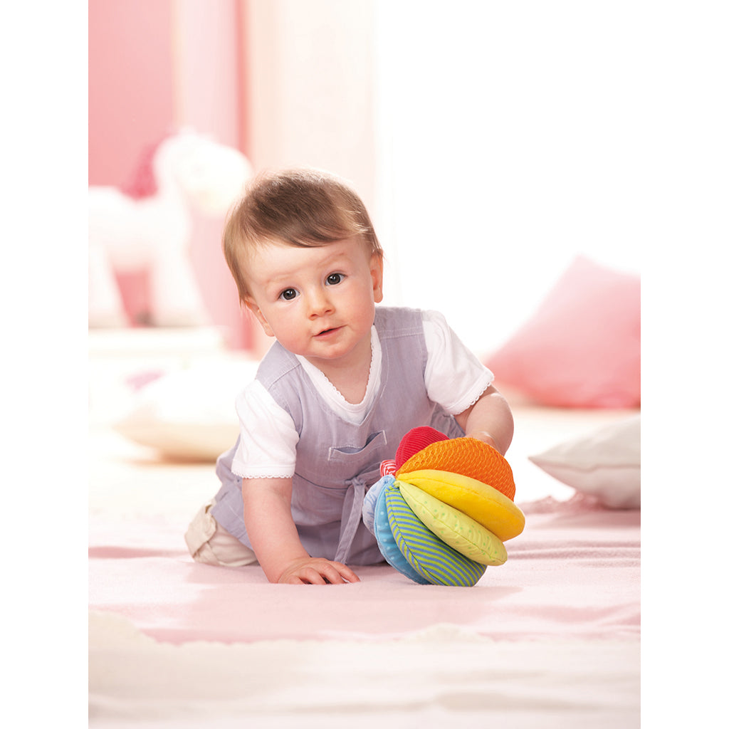 Haba babyleksak, tygboll med skallra - Rainbow