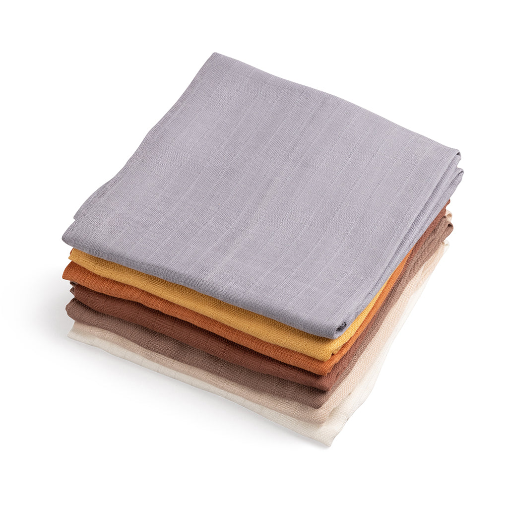 7 lækre og ultra bløde stofbleer fra Sebra, som er praktisk til amning og når din baby skal pusles og plejes. Stofbleerne er i 100% økologisk bomuld/GOTS-certificeret og måler 75 x 75 cm. Tåler vask på 60 grader. Sætte består af 7 bleer i forskellige farver.