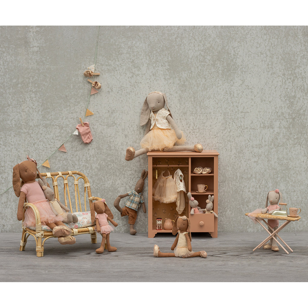 Maileg docktillbehör för kaniner, stor garderob - Mörk puder