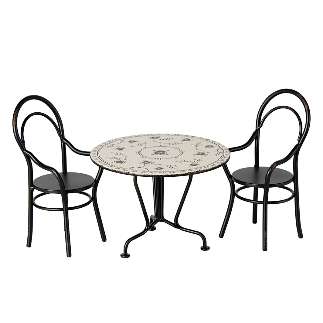 Maileg docktillbehör för kaniner, matbord med 2 stolar - Miniature