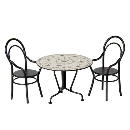 Maileg docktillbehör för kaniner, matbord med 2 stolar - Miniature