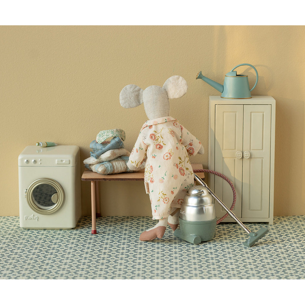 Maileg docktillbehör för möss, Klädskåp med 3 galgar - råvit