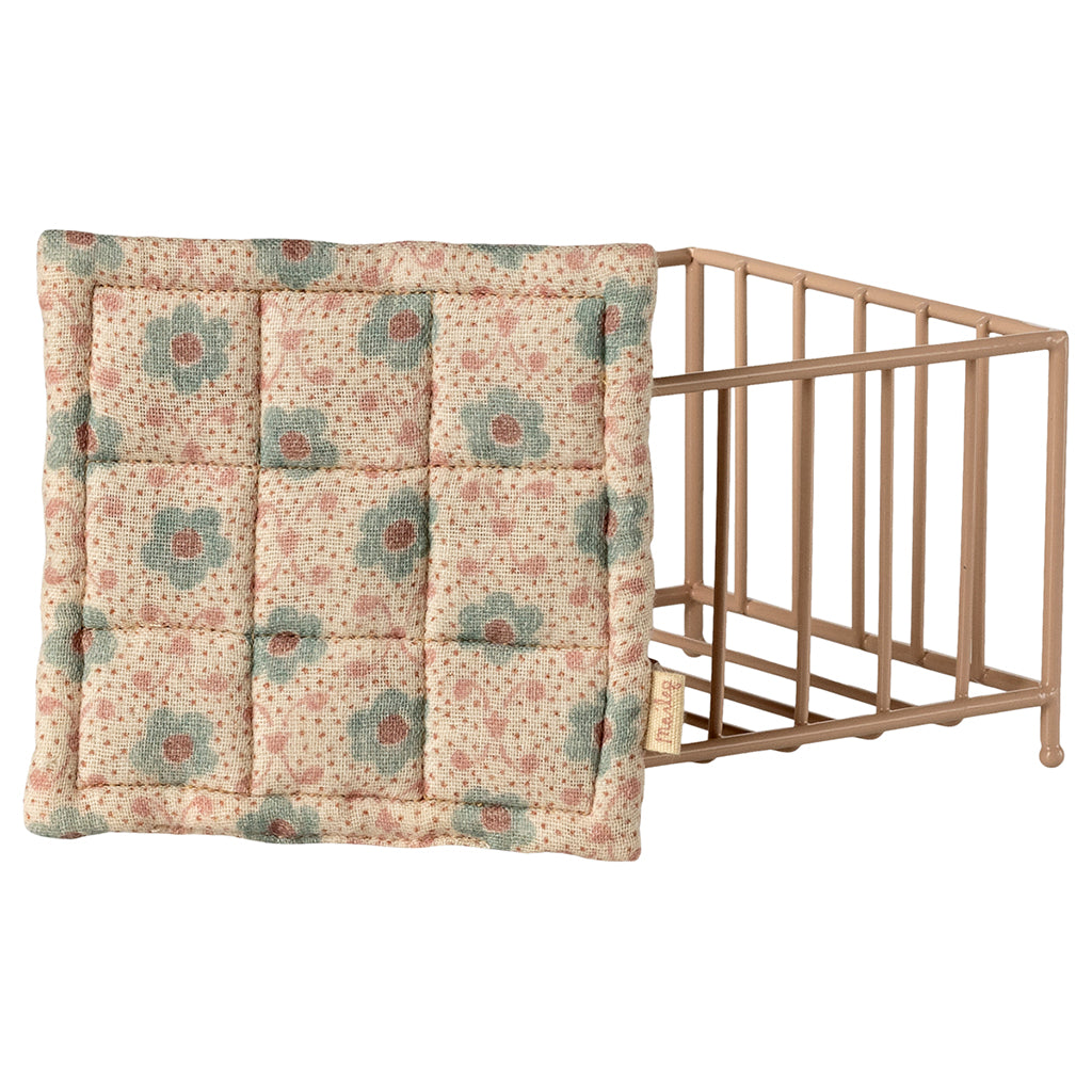 Maileg dukketilbehør, My Kravlegård i metal - Lyserød