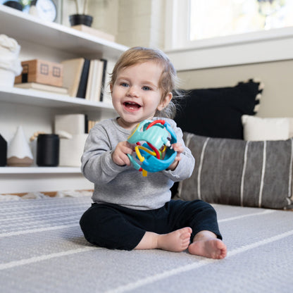 BABY Einstein Rattle &amp; Sense™ sensorisk boll