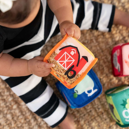 BABY Einstein Alpha Stacks™ mjuka aktivitetsklossar