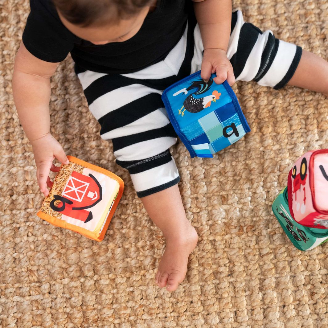 BABY Einstein Alpha Stacks™ mjuka aktivitetsklossar