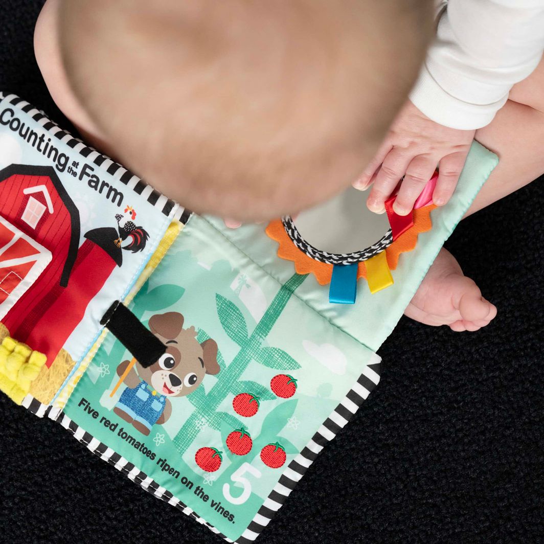 BABY Einstein Counting at the Farm™ mjuk aktivitets tygbok