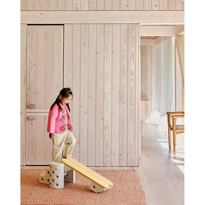 Modu Beams, balansbom i trä, aktivitetsleksak - Sand grey/ Soft rose