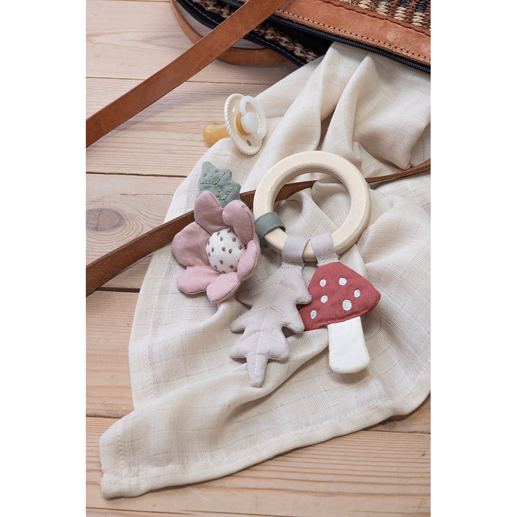 Sebra skallra med blad, svamp och blomma