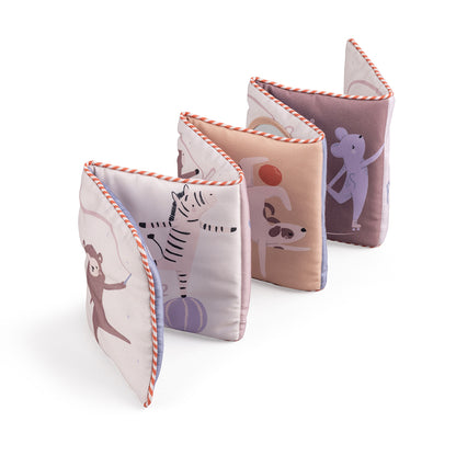 Sebra tygbok, Teeny Toes